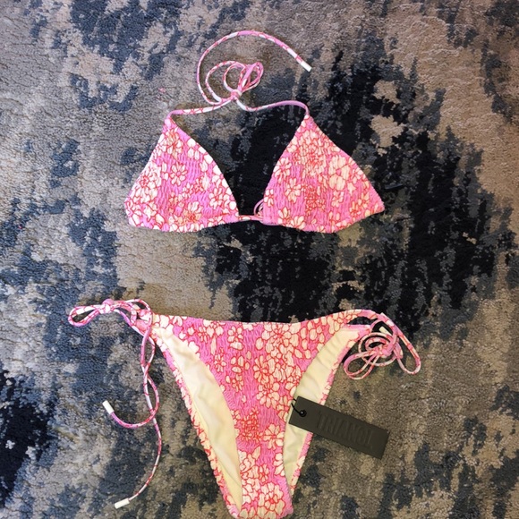 String top and bottom swimsuit set with bag. - Picture 2 of 6